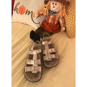 Alegria Gold Sandals 💐